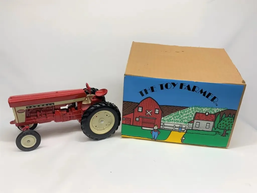 Ertl McCormick Farmall 560 1:16 die-cast replica, 1978 National Farm Toy Show, with Toy Farmer box