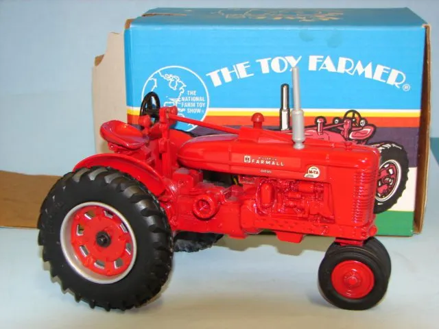 Ertl Farmall Super MTA Diesel 1:16 die-cast replica, 1991 National Farm Toy Show