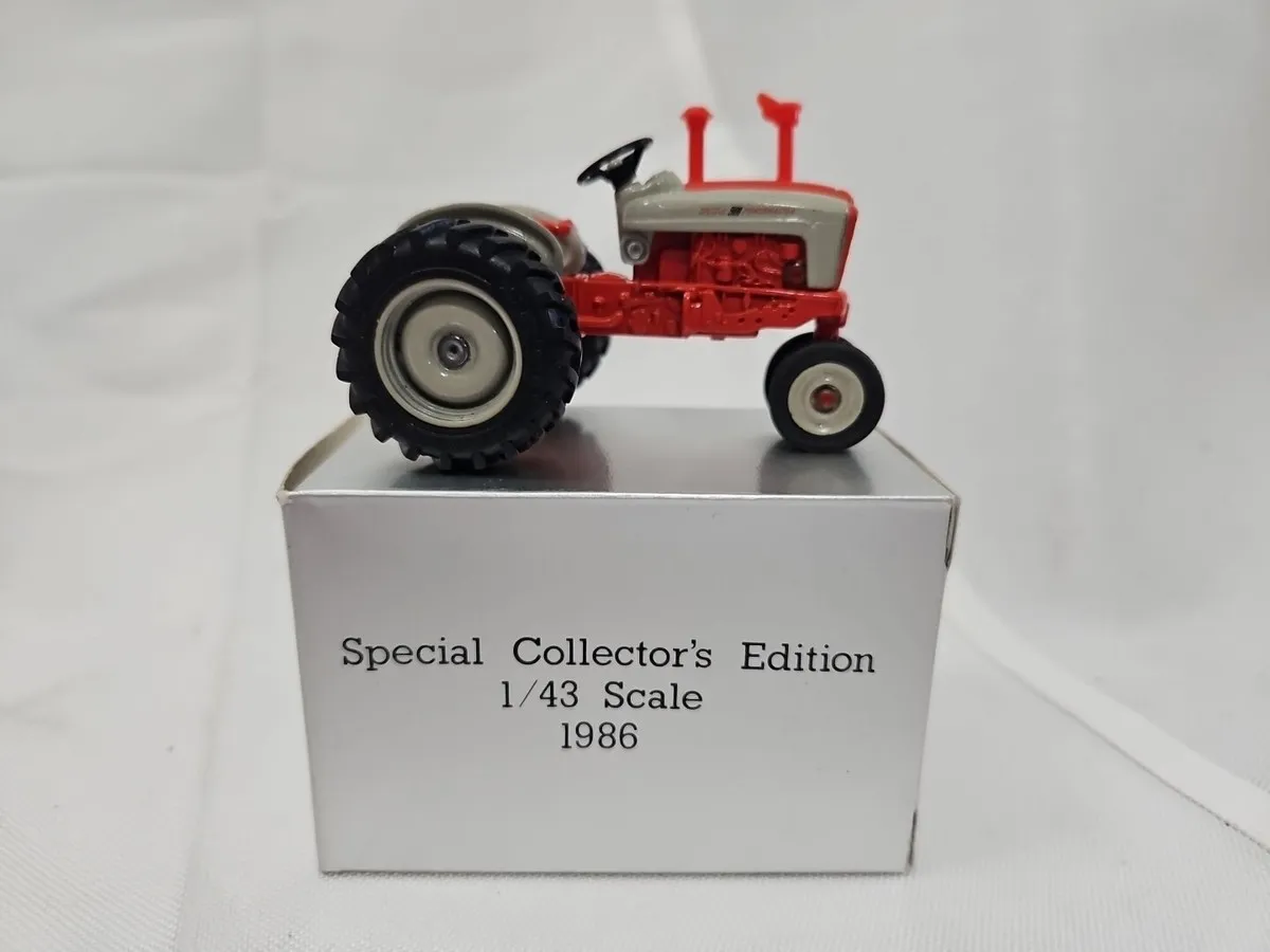 Ertl Ford 901 Powermaster 1:43 die-cast replica, 1986 National Farm Toy Show